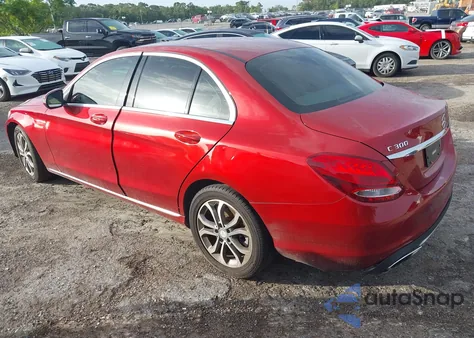 2016 Mercedes-Benz C 300 Luxury/Sport z USA, uszkodzony, nr VIN 55SWF4JB7GU102146